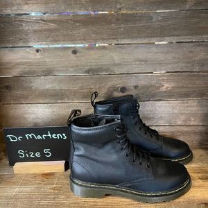 Childrens Dr. Martens Black Leather Classic Casual Combat Boots‎ Size 4 Y GUC